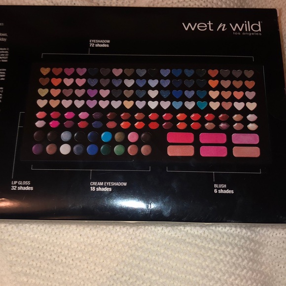 wet n wild -peace, love & joy (full palette) - Picture 2 of 2
